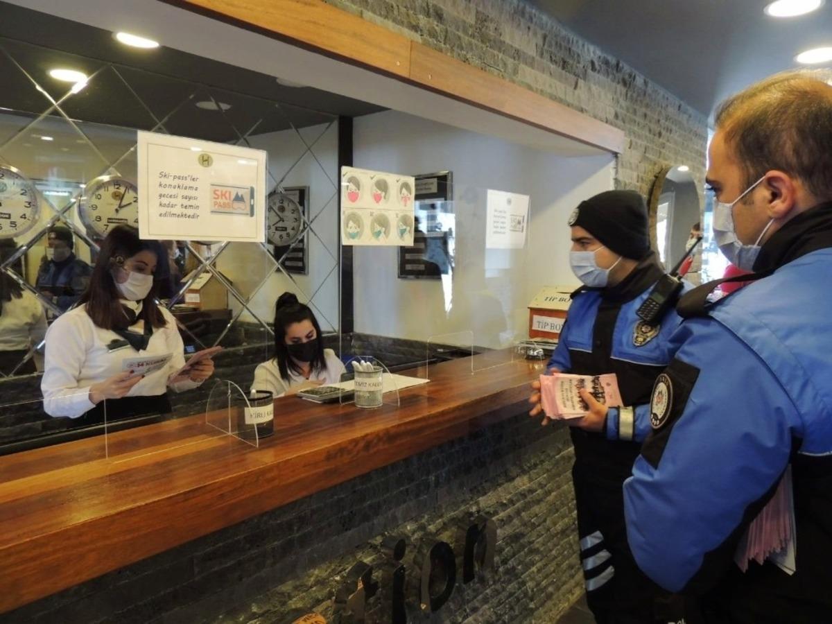 Kars&rsquo;ta polisten Kovid-19 ve KADES bilgilendirmesi