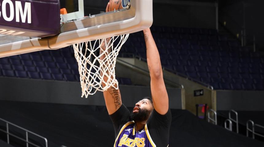 Los Angeles Lakers 7'de 7 yaptı