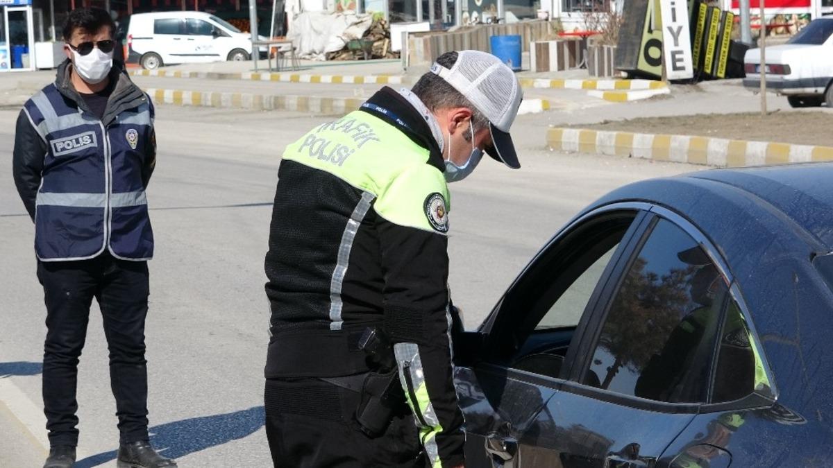 Van polisinden kısıtlama g&uuml;nlerinde sıkı denetim