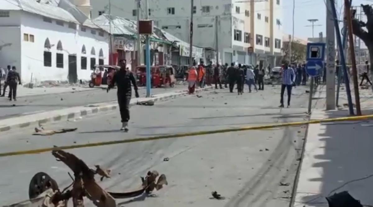 Somali&rsquo;de parlamento binası &ouml;n&uuml;nde patlama: 7 yaralı