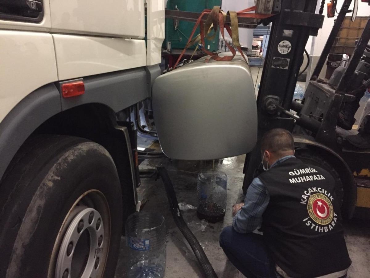 Sarp G&uuml;mr&uuml;k Kapısında 480 kg ka&ccedil;ak bal ele ge&ccedil;irildi
