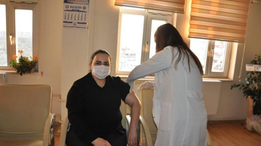 Kaymakam Demir ilk doz aşısını yaptırdı