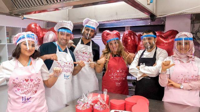 Sağlıkçılardan “Sevgililer Günü” çikolatası