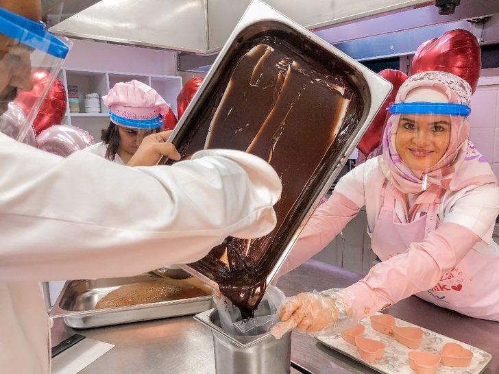 Sağlıkçılardan “Sevgililer Günü” çikolatası G3