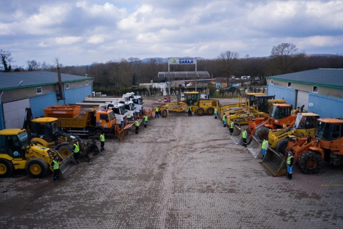 Yoğun kar yağışı &ouml;ncesi 80 kişilik ekip g&ouml;reve hazır