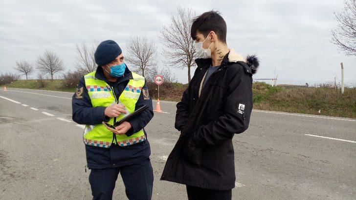 Kısıtlamayı ihlal edip otostopla yolculuğa çıktı, jandarmaya yakalanınca ’Son talihli ben miyim’ dedi G1
