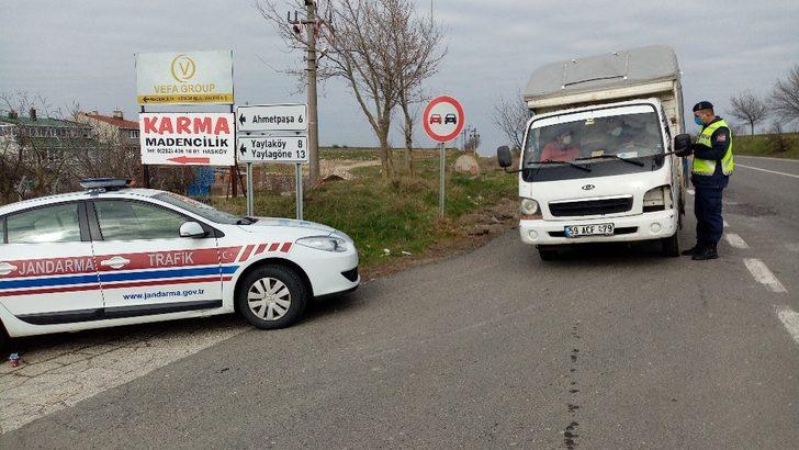 Kısıtlamayı ihlal edip otostopla yolculuğa çıktı, jandarmaya yakalanınca ’Son talihli ben miyim’ dedi G4