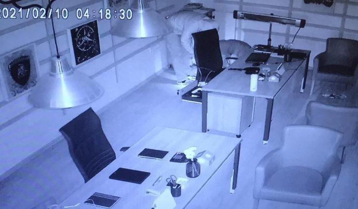 Oto galeriden çaldıkları yarım milyonluk aracı geri getirdiler G3