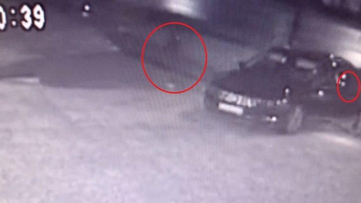 Oto galeriden çaldıkları yarım milyonluk aracı geri getirdiler G4