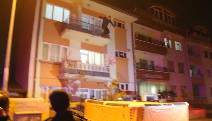 Sivas'ta intihar girişimi! Balkondan atlayan oğlunu gözyaşları içinde izledi