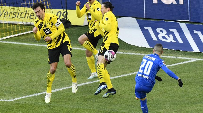 Borussia Dortmund sahasında Hoffenheim ile 2-2 berabere kaldı