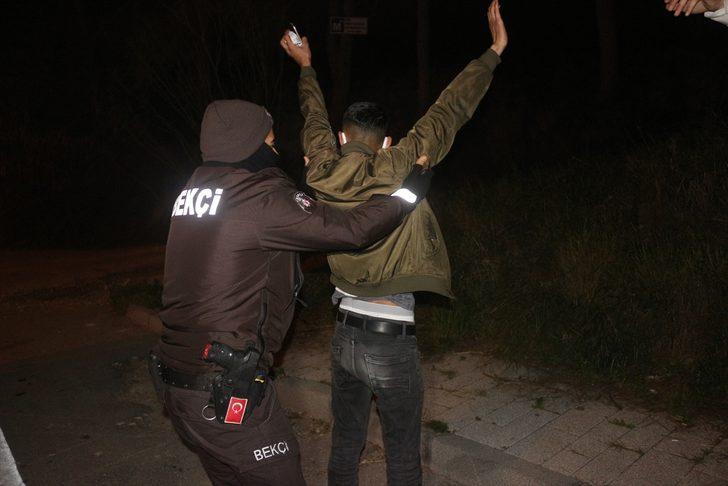 Adana'da bekçilerin şüphelendiği 3 kişide uyuşturucu çıktı G1