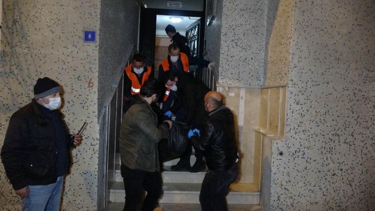 M&uuml;hendis koca 2 &ccedil;ocuk annesi karısını boğazından bı&ccedil;aklayarak &ouml;ld&uuml;rd&uuml;
