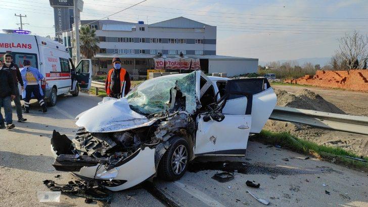 Hurdaya dönen otomobilden sağ çıktılar G1