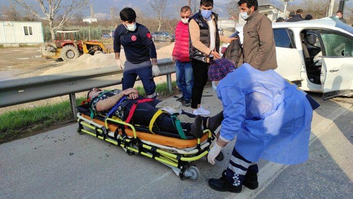 Hurdaya dönen otomobilden sağ çıktılar G2