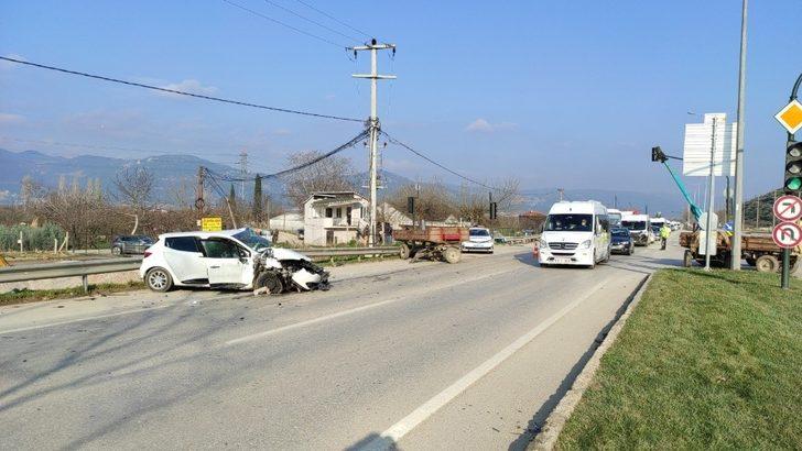 Hurdaya dönen otomobilden sağ çıktılar G3