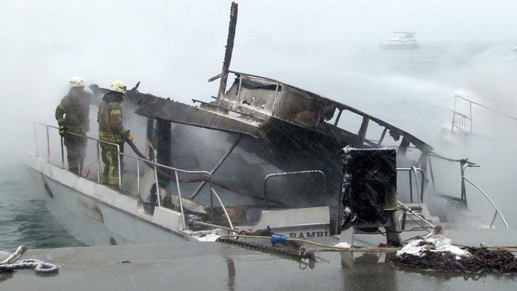 Beşiktaş’ta iki tekne yanarak kül oldu G1