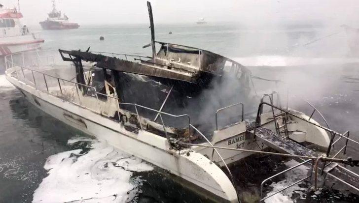 Beşiktaş’ta iki tekne yanarak kül oldu G3