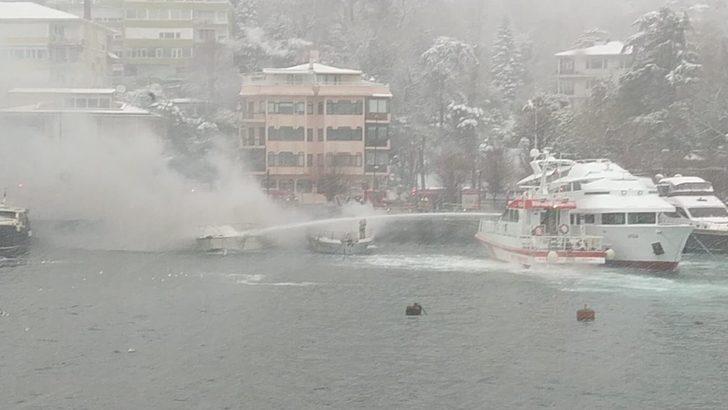 Beşiktaş’ta iki tekne yanarak kül oldu G5