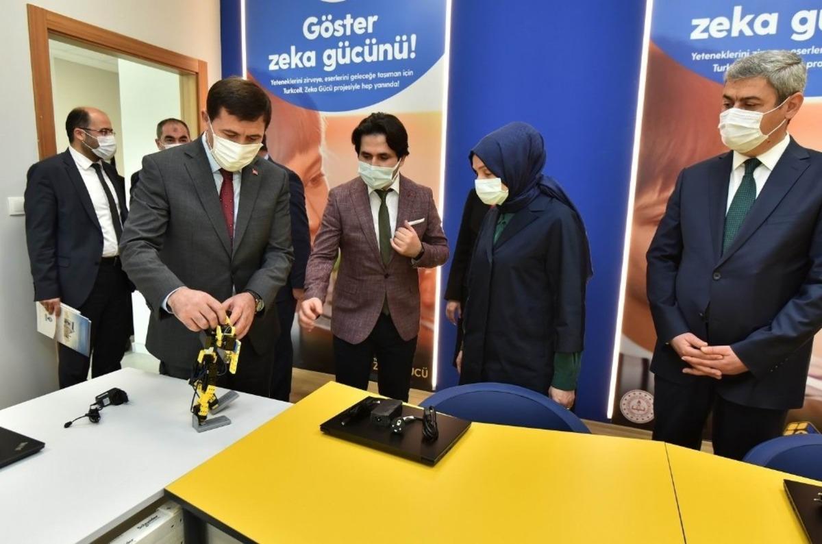 Leyla Şahin Usta Başkan Kılca ile birlikte Karatay BİLSEM&rsquo;de incelemelerde bulundu