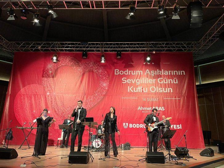 Müziğe hasret kalan sanatçılar sahneden inmek bilmedi G2