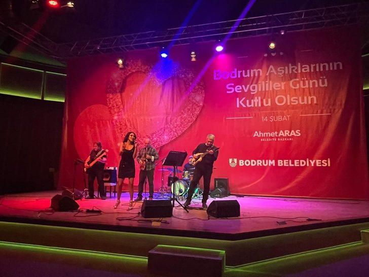 Müziğe hasret kalan sanatçılar sahneden inmek bilmedi G5