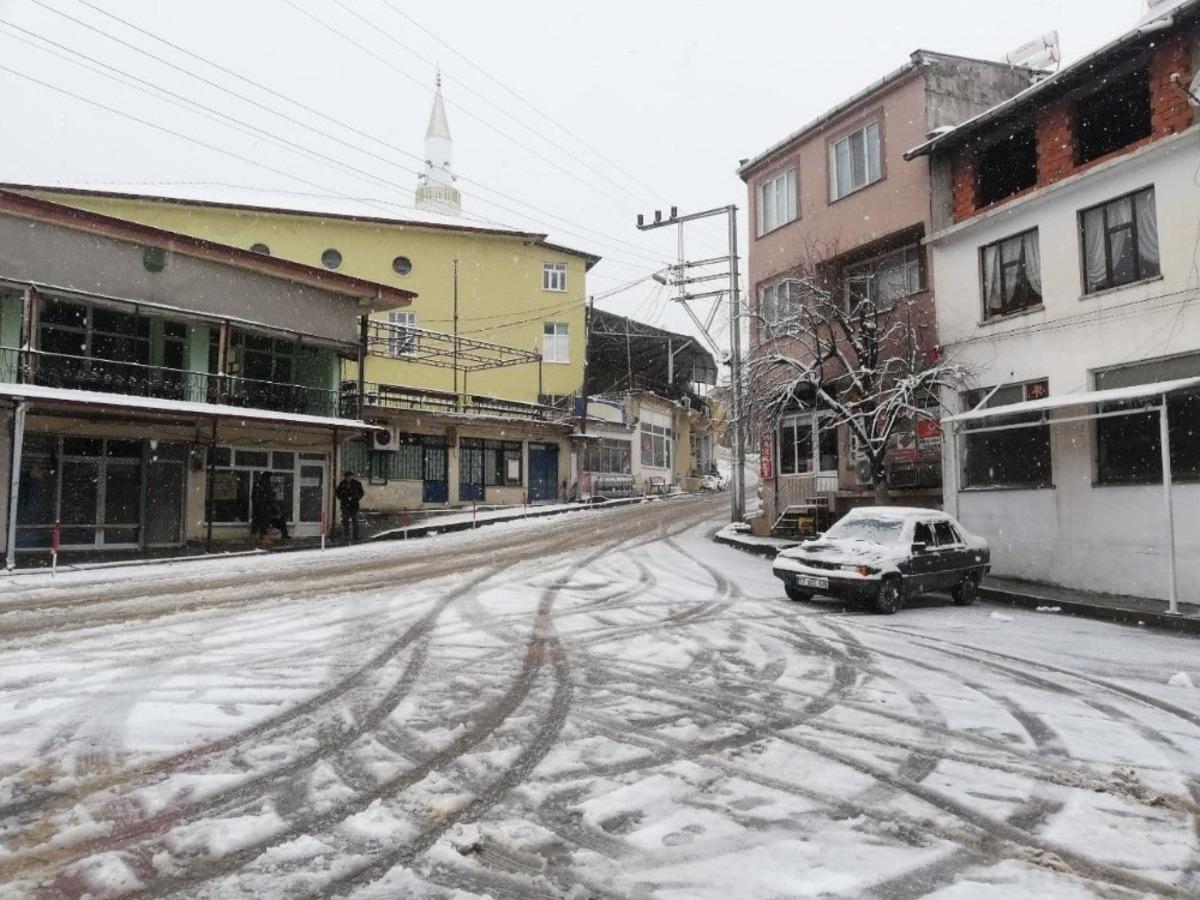 Kazdağları&rsquo;nda kar yağışı etkili oluyor