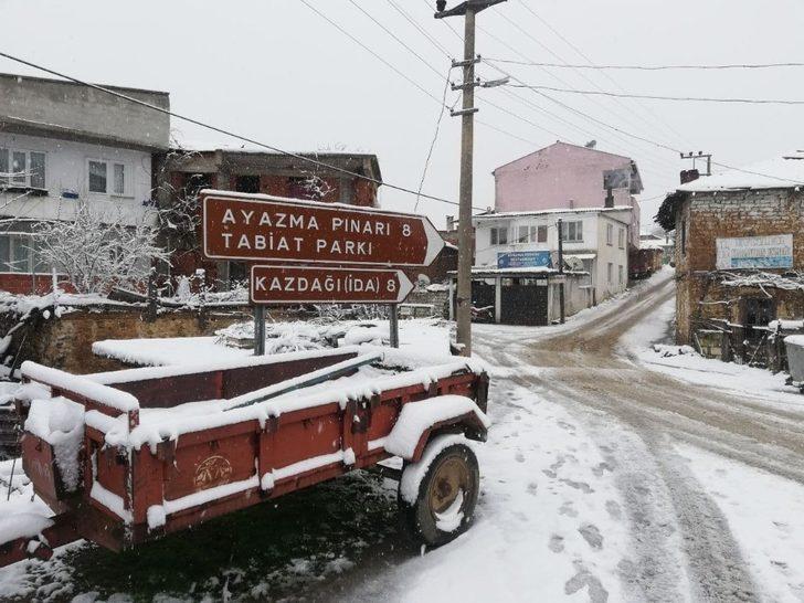 Kazdağları’nda kar yağışı etkili oluyor G3