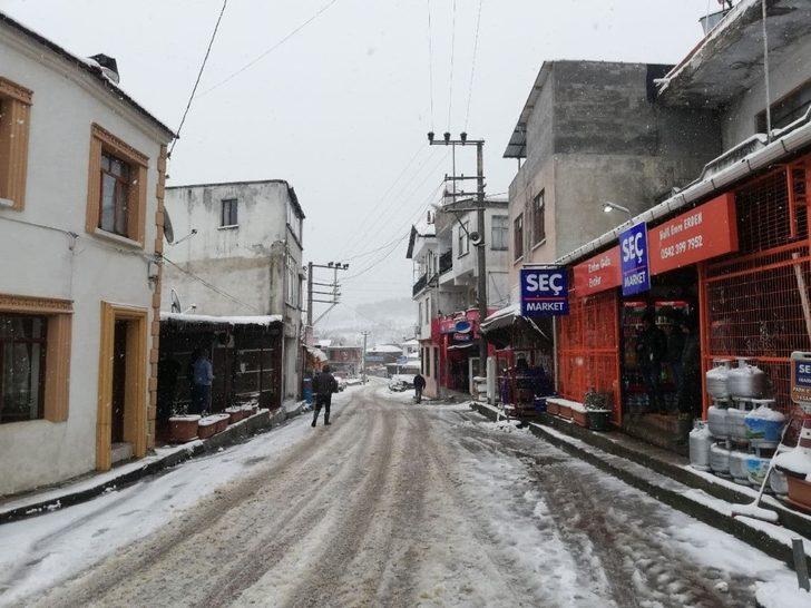 Kazdağları’nda kar yağışı etkili oluyor G4