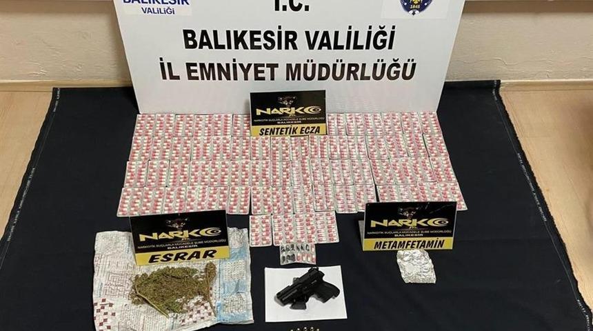 Balıkesir&rsquo;de uyuşturucu operasyonu: 13 ş&uuml;pheliden 5&rsquo;i tutuklandı