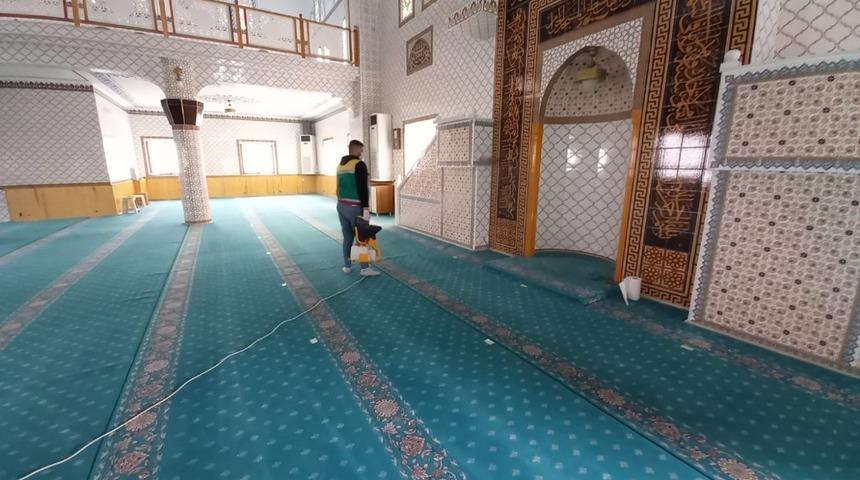 Camiler dezenfekte edildi