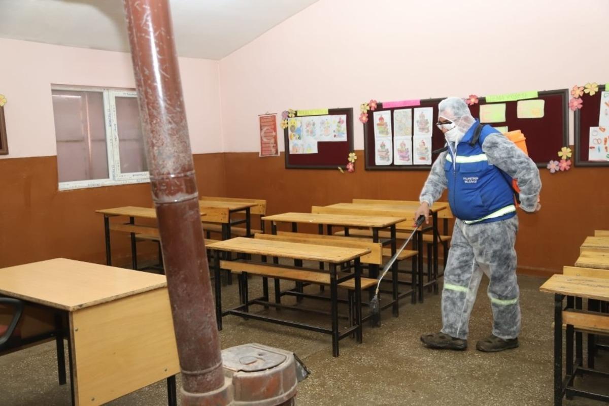 Paland&ouml;ken&rsquo;de k&ouml;y okulları y&uuml;z y&uuml;ze eğitim i&ccedil;in dezenfekte edildi