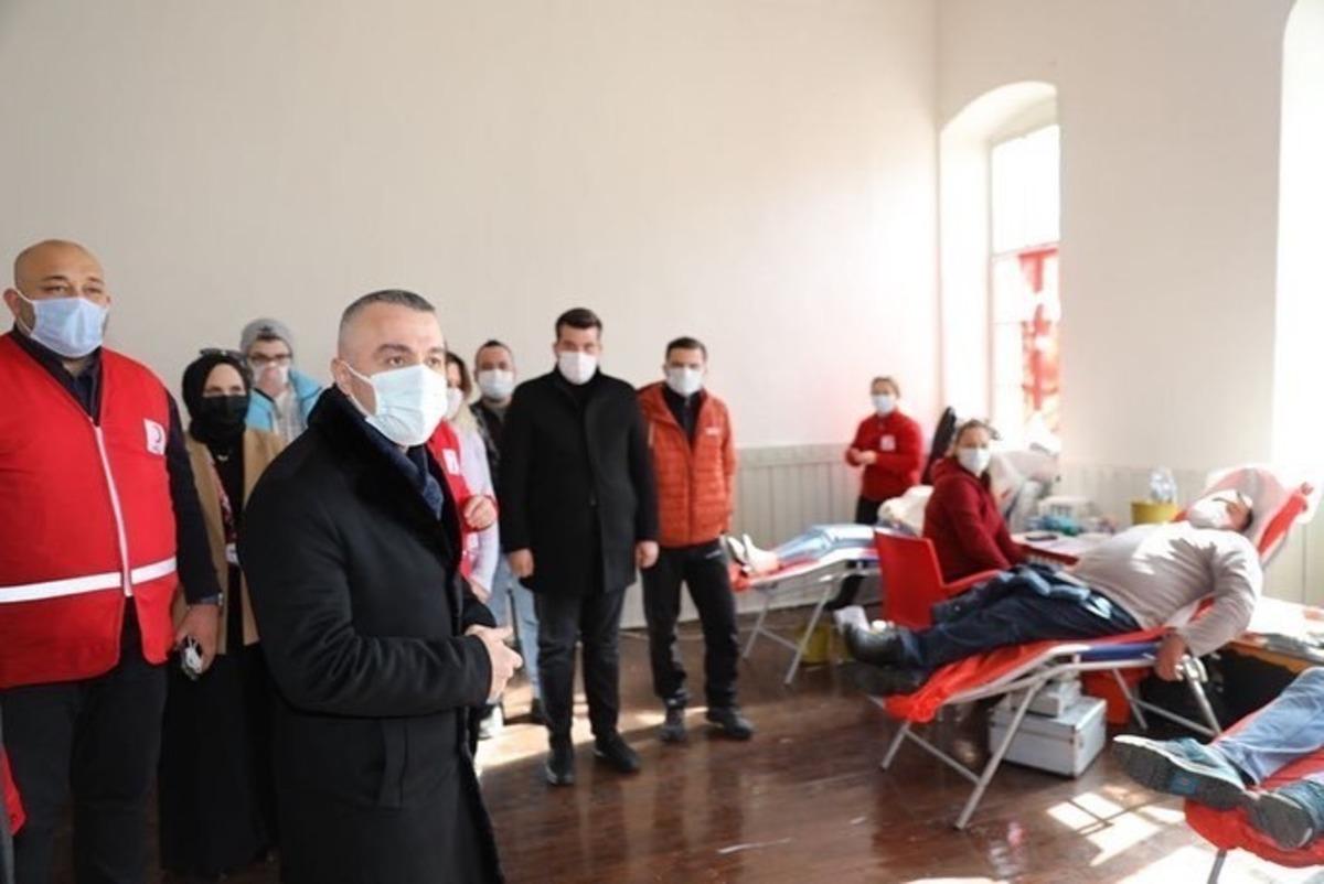 Vefa g&ouml;n&uuml;ll&uuml;lerinden Kızılay&rsquo;a destek