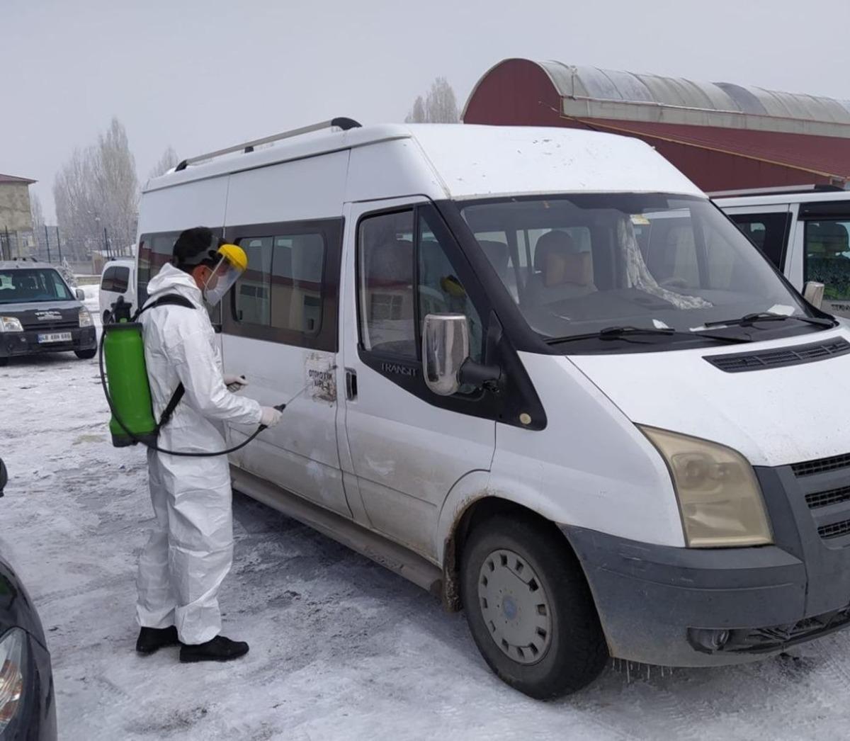 Y&uuml;z y&uuml;ze eğitim &ouml;ncesi servisler dezenfekte edildi