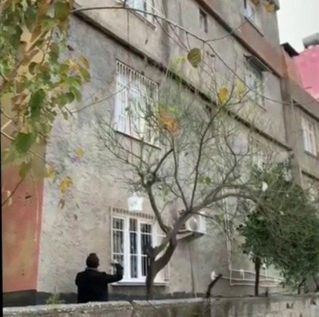 Sepet sarkıtarak uyuşturucu satışına suçüstü 1