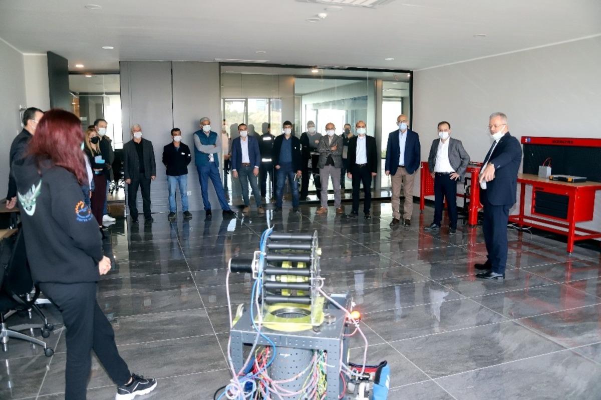 Mersinli sanayiciler &rsquo;Model Fabrika&rsquo;yı inceledi