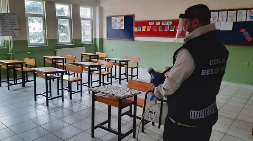 Gemlik Belediyesi okulları dezenfekte etti