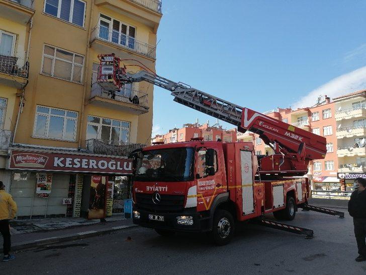 Sevgililer gününde karısını dövüp bıçakladı, eve kilitledi G3