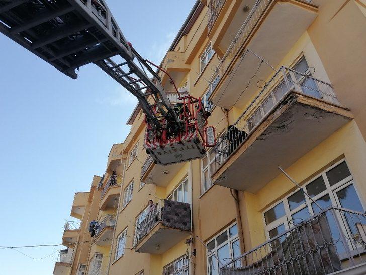 Sevgililer gününde karısını dövüp bıçakladı, eve kilitledi G4