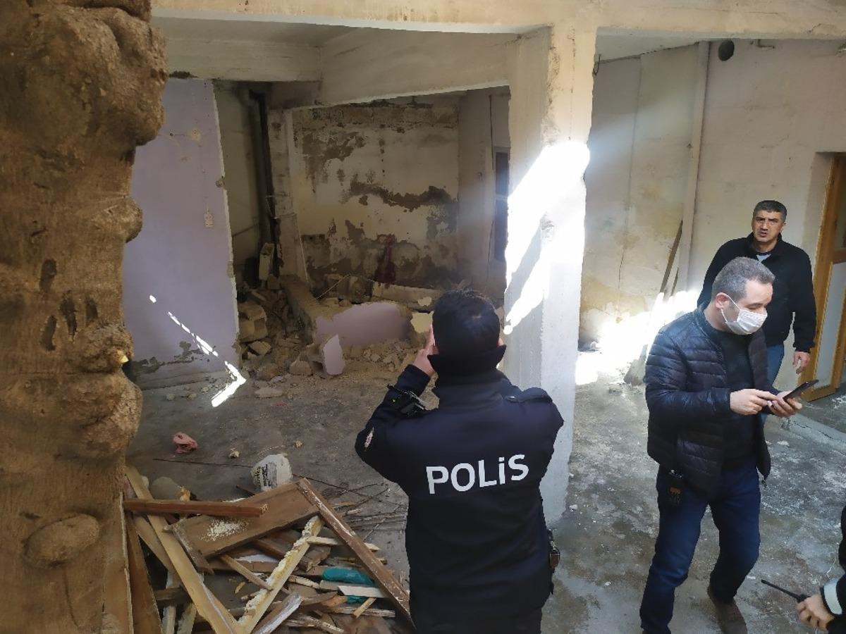 &Ccedil;&ouml;ken duvarın altında kalan iş&ccedil;i hayatını kaybetti