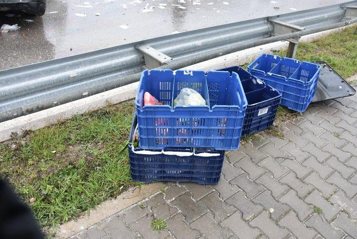 Sinop’ta eve servis yapan market aracı kaza yaptı: 2 yaralı G2