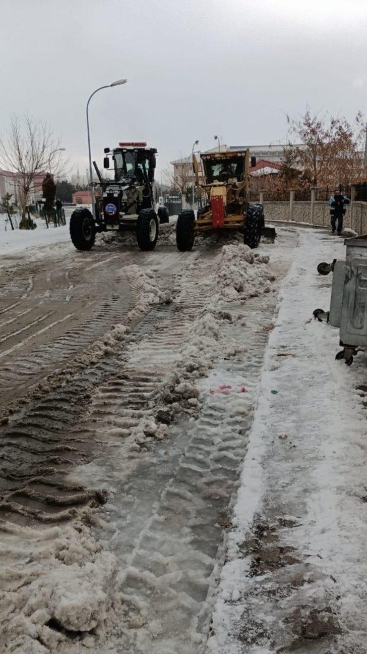 Ağrı’da kar temizleme çalışmaları sürüyor G1