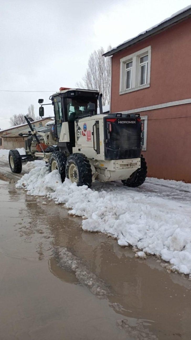 Ağrı’da kar temizleme çalışmaları sürüyor G5