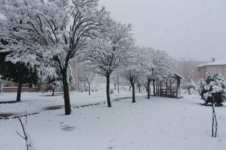 Manyas’ta kara en çok çocuklar sevindi G3