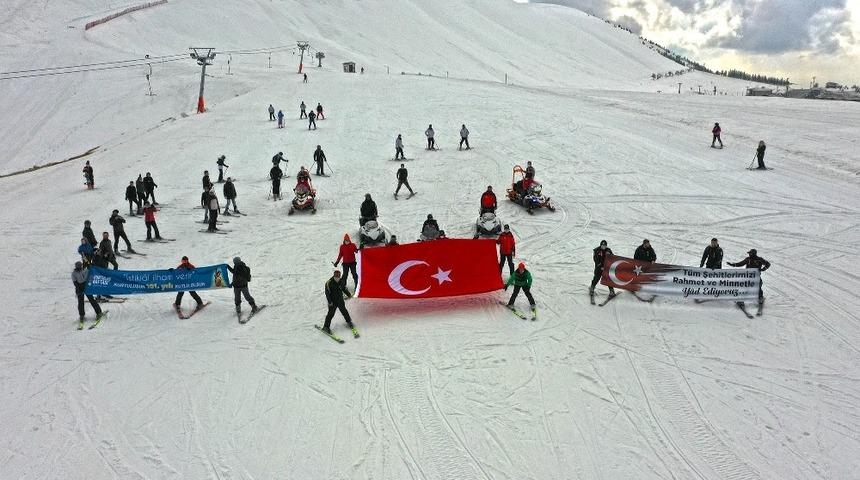 Yedikuyuların zirvesinde şehitler anıldı