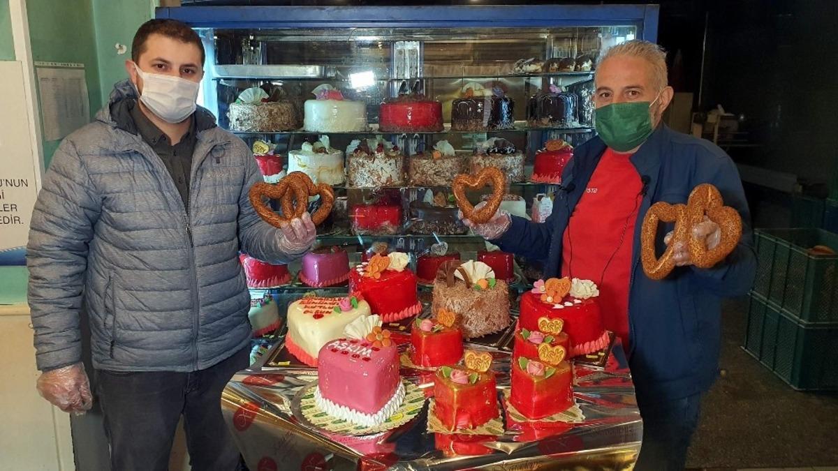 Kalp şeklinde simit ve pastalar yaparak kalpleri fethettiler