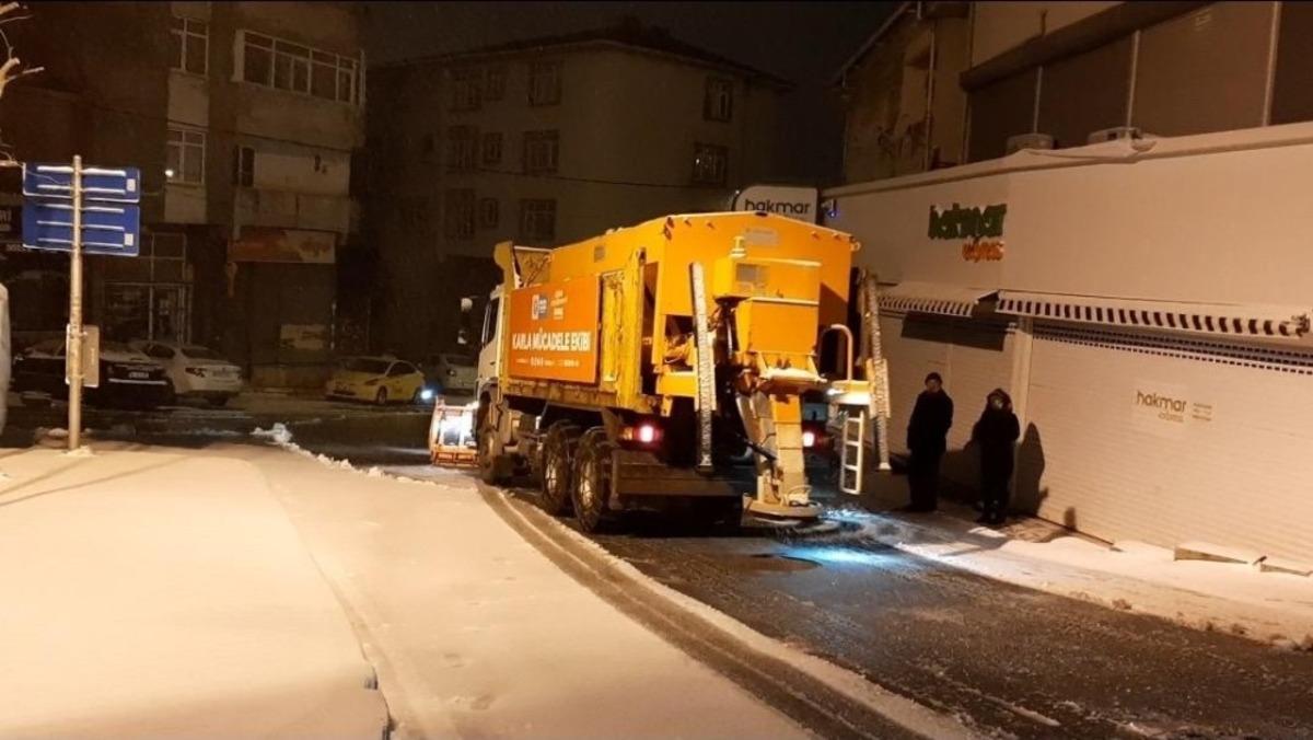 Maltepe Belediyesi 250 kişilik ekibiyle kar n&ouml;betine başladı
