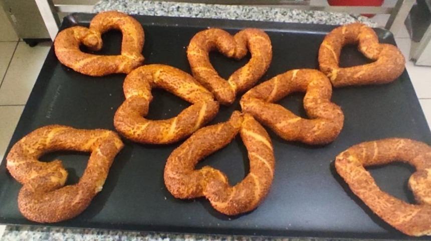 Sevgililer G&uuml;n&uuml;&rsquo;ne &ouml;zel simit