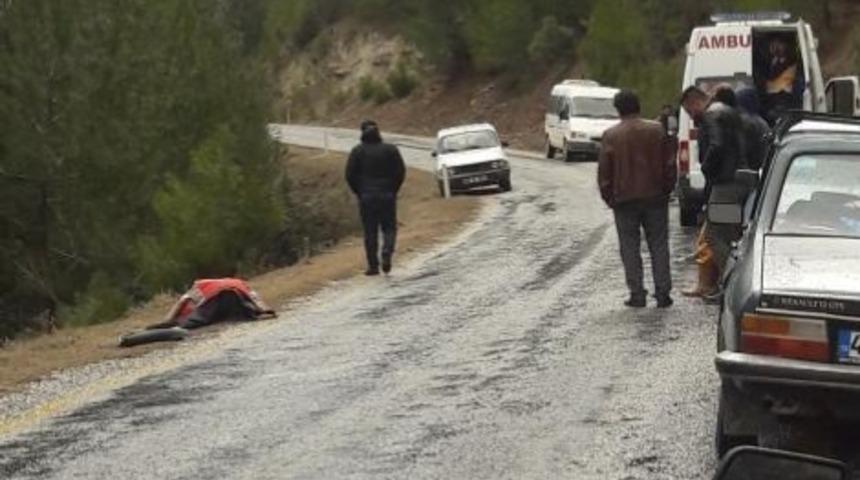 Menteşe&rsquo;de bir kişi yol &uuml;zerinde &ouml;l&uuml; olarak bulundu