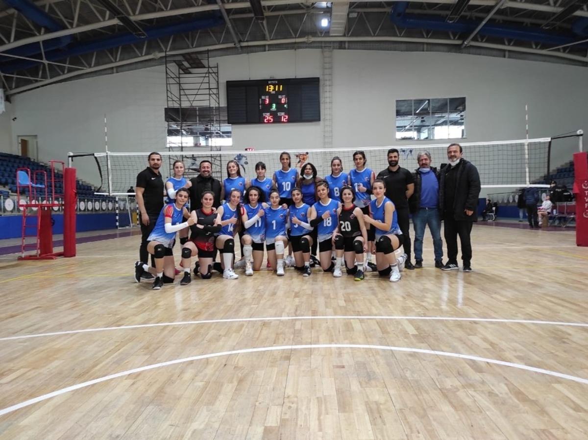 B&uuml;y&uuml;kşehir Kadın Voleybol Takımı Hakkari&rsquo;den 3 puanla d&ouml;nd&uuml;